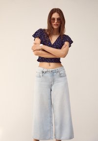 Stradivarius - FLOWING SHORT SLEEVE  - Blouse - light blue Thumbnail Image 1