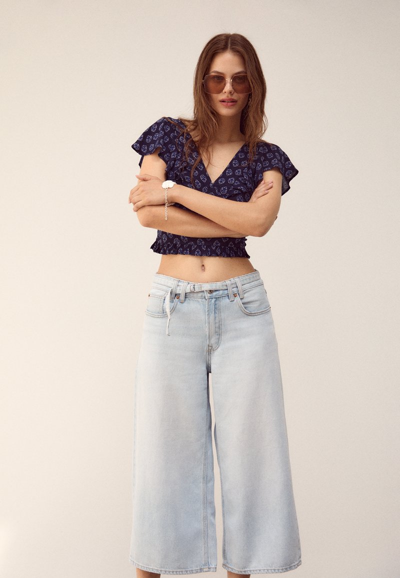 Stradivarius - FLOWING SHORT SLEEVE  - Blouse - light blue, Enlarge