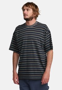 Striped T-shirt in navy and gray with a relaxed fit. Short sleeves and crew neck. Features horizontal stripes and soft texture.