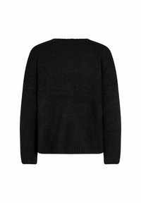 Pulover negru tricotat cu mâneci lungi și guler rotund. Textura pare moale, iar designul are o croială lejeră fără aplicații.
