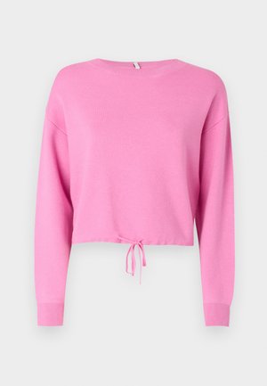 Suéter corto rosa de manga larga, hecho de un material de punto texturizado, que presenta un cordón en el dobladillo y un escote amplio.