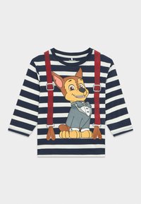 Gestreiftes Langarmshirt mit einem Cartoon-Hund im Smoking, roten Hosenträgern und marineblauen sowie weißen Streifen. Aus weichem Baumwollmaterial.