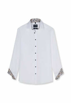 Camicia da uomo bianca a maniche lunghe con bottoni neri e colletto interno e polsini a motivo floreale, distesa su sfondo bianco.