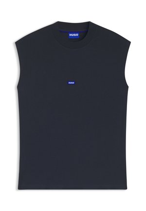 Zwart mouwloos topje met ronde hals en klein blauw "HUGO"-logoplaatje in het midden van de borst en binnenin de kraag.