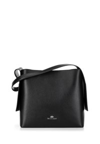 Borsa a mano nera in pelle con superficie texturizzata, forma rettangolare, tracolla regolabile e logo argentato sul fronte.