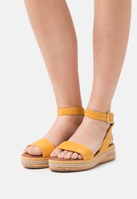 Tamaris Platform sandals - mango