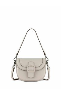 Borsa a tracolla in pelle beige chiaro con patta curva, dettaglio centrale con fibbia e tracolla regolabile. Texture liscia e dettagli hardware minimi.