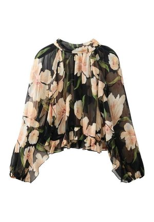 Blusa nera trasparente con grande motivo floreale in rosa e verde, maniche lunghe e fluenti, scollo arricciato e tessuto morbido e leggero.