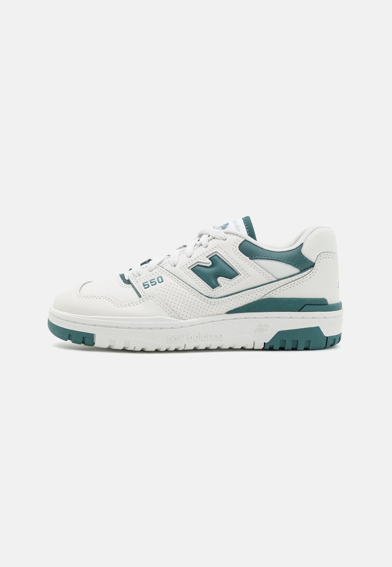 Valged spordijalatsid teal-värvi aktsentidega, nahast ja võrgust pealne, perforeeritud detailid, paks valge tallaga teal-värvi mustriga, ning trükitud logo.