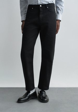 Traperice ravnih nogavica - black