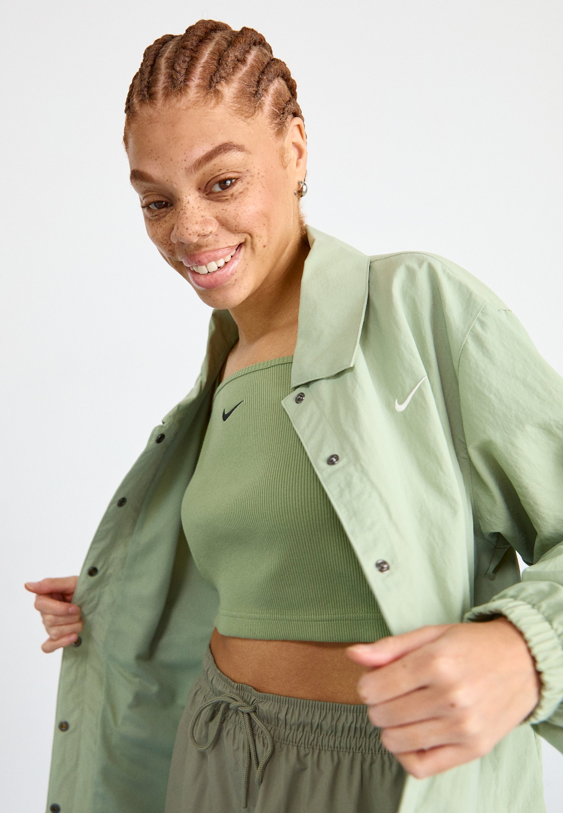 nike women's summer jacket