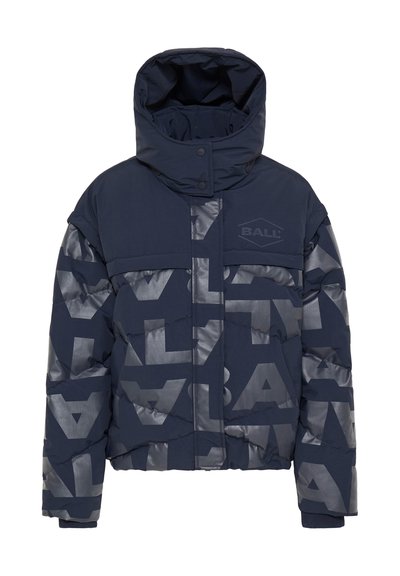 Tmavomodrá prešívaná bunda s vysokým golierom, lesklým vzorom veľkých písmen a logom "BALL" na hrudi, predný zips a cvoky.