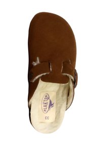 Zoccolo in suede marrone con punta rotonda, due dettagli con fibbia e un morbido rivestimento bianco. L'etichetta di dimensione mostra "33".