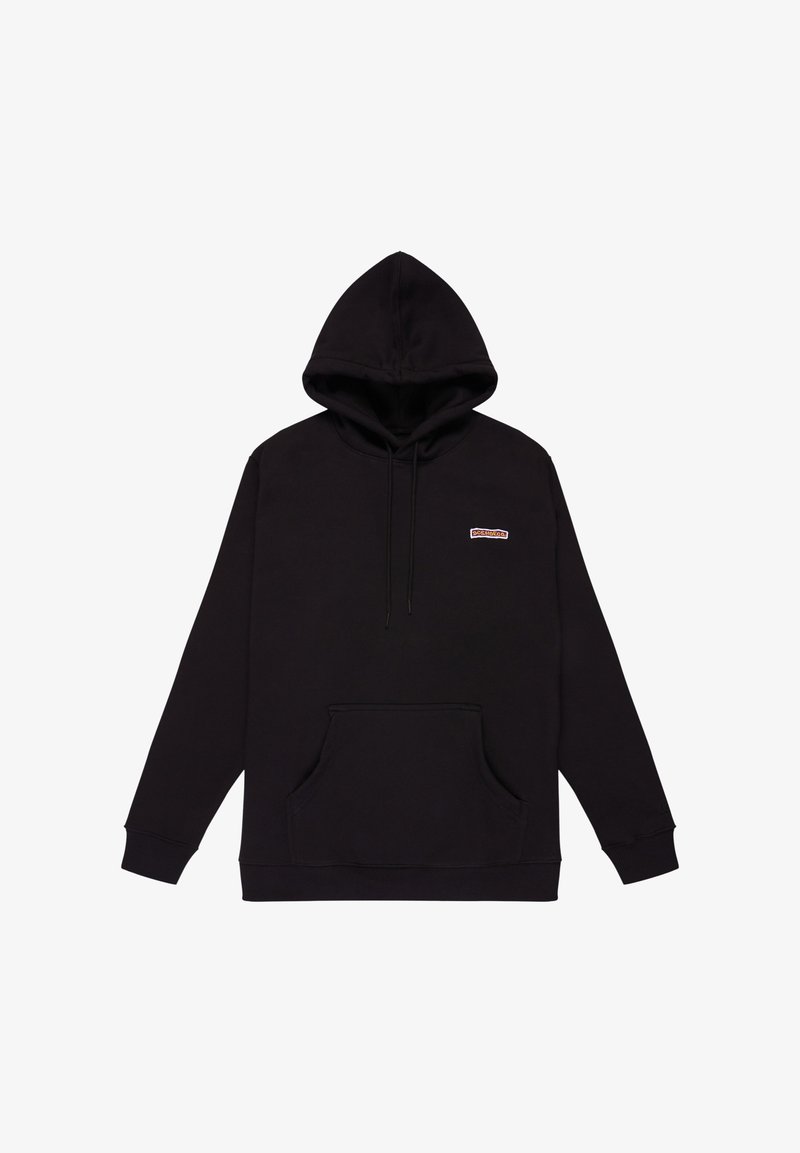 Sudadera negra con capucha, que presenta un bolsillo canguro en la parte frontal, capucha ajustable con cordones y un pequeño parche con logo en el lado izquierdo del pecho. Material de algodón suave.