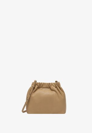 Borsa a tracolla in morbida pelle beige con parte superiore arricciata e tracolla regolabile, mostrata su sfondo bianco.