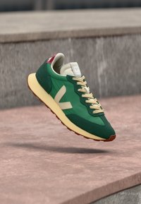 Valimata, emeraude/pierre/poker