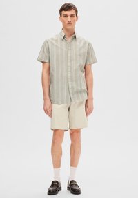 Selected Homme SLHREGULAR BILL FLEX - Lühikesed püksid - moonstruck