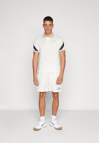 Sergio Tacchini ROB  - Sportiniai šortai - gardenia/navy