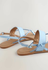 Next STANDARD WIDE FIT - FOREVER COMFORT - Sandale cu baretă între degete - light blue