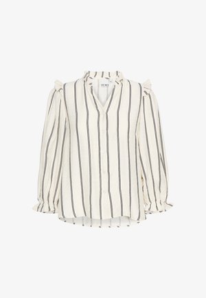 Blouse blanche avec des rayures verticales noires, accents froncés aux épaules, fermeture à boutons et manches bouffantes longues. Tissu doux et texturé.