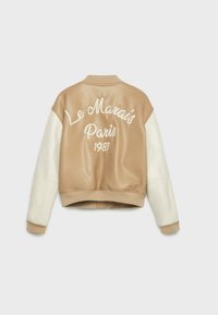 Chaqueta bomber en color beige y blanco con cuello y puños acanalados. Presenta un texto bordado "Le Marais Paris 1981" en la espalda. Material de cuero suave.