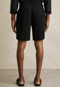 Reiss REGULAR FIT - TANINE SIDE-ADJUSTER - Pantaloni scurți - black