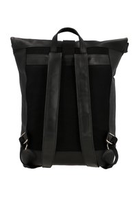 Musta reppu, joka on valmistettu nahasta ja kankaasta, kahdella säädettävällä hihnalla, ylhäällä olevalla kahvalla ja sileällä pinnalla. Ominaisuudet minimalistinen muotoilu.