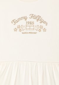 Tommy Hilfiger FLOWER KNITTED DRESS - Kasdienė suknelė - ancient white