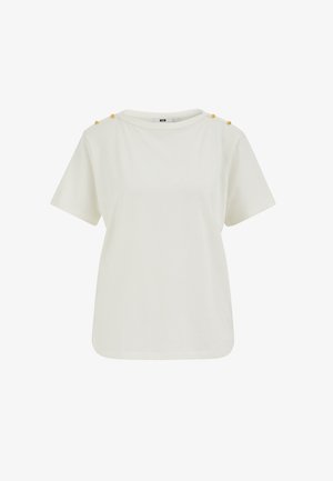 Bijela bluza kratkih rukava s okruglim izrezom i ukrasnim zlatnim gumbima na oba ramena, prikazana na jednobojnoj pozadini.