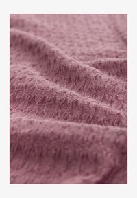 Selected, pink
