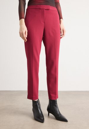 FOUNDATION FRONT TAB SLIM SIDE SLITS - Pantaloni - beet