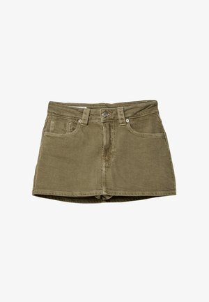 Olivgrön denim mini kjol med framfickor, rak passform och knappstängning. Mjuk textur med synliga sömmar.