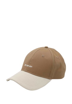 Casquette de baseball marron avec une visière crème. Présente une broderie d'animal blanche discrète à l'avant. Fabriquée en coton avec un design structuré.
