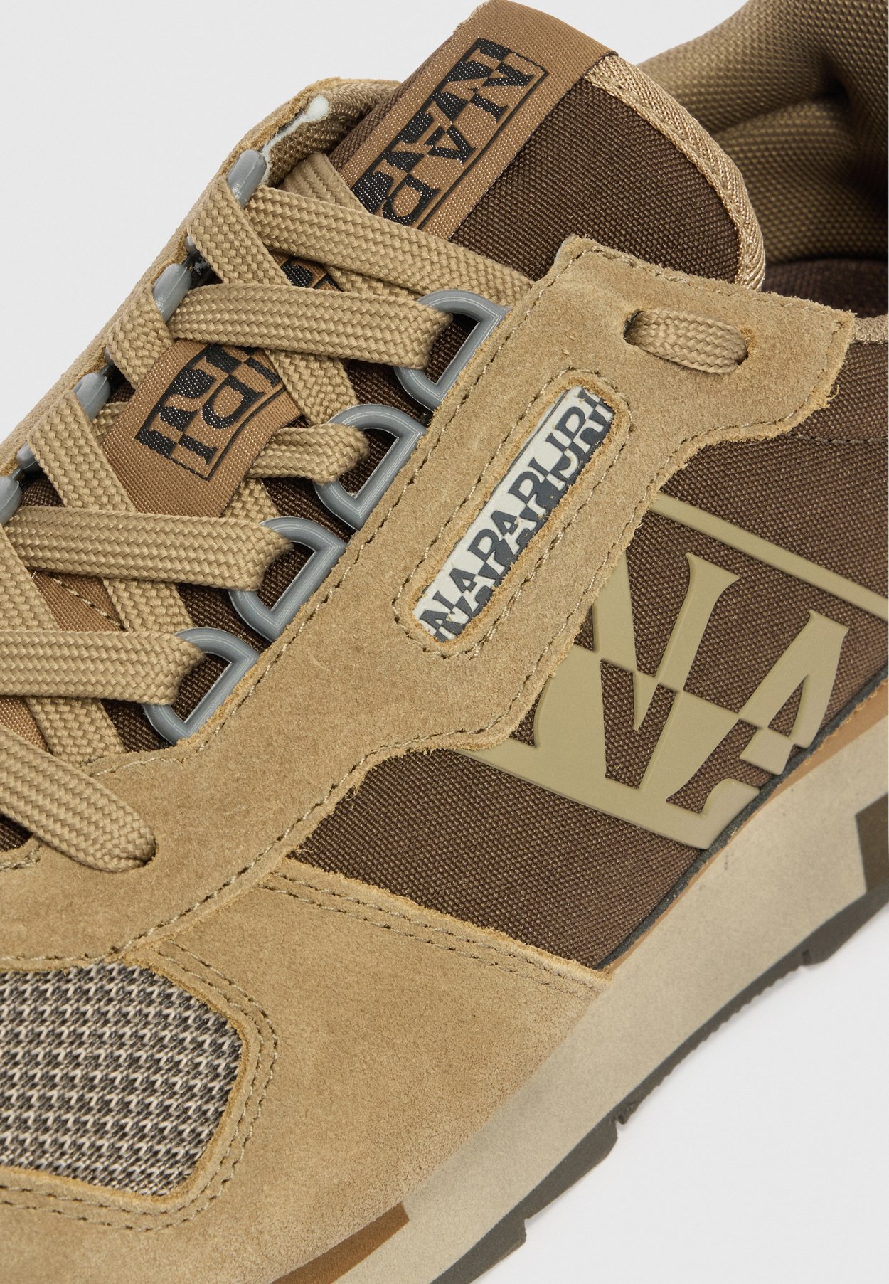 Sneaker low