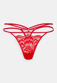 Tanga de renda vermelha com padrão floral, apresentando várias tiras finas e uma cintura lisa. Detalhes intrincados de renda adicionam textura.