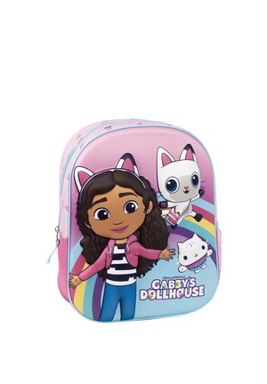 Kinderrucksack mit einem Mädchen mit Katzenohren und zwei animierten Katzenfiguren vor einem Regenbogenhintergrund mit dem Schriftzug "Gabbys Dollhouse".