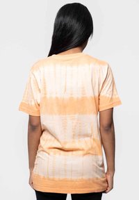 Paradiso Clothing OUTKAST ATLANTA DYE WASH - Print T-shirt - orange