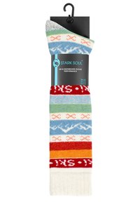 Knielange gestrickte Ski- und Snowboardsocken mit mehrfarbigen Streifen in Rot, Blau, Grün und Creme sowie geometrischen Mustern.