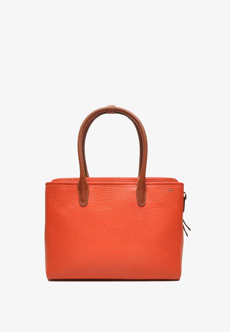 Leren tote bag in levendig oranje met een gestructureerd oppervlak, bruine handvatten en een ritssluiting. Beschikt over een gestructureerde vorm voor gemakkelijk dragen.