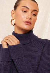 Friends Like These ROLL NECK - REGULAR FIT - Pulóver - purple