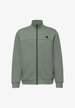 Chaqueta con cremallera en tono gris verdoso, con cuello alto, mangas largas, puños acanalados y un pequeño logo negro redondo en el lado izquierdo del pecho.