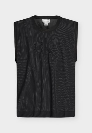Crna majica bez rukava od mrežastog materijala s podignutim crnim logotipom "cK" izvezenim na prsima i zaobljenim izrezom.