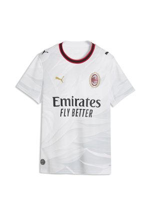 Biała koszulka piłkarska AC Milan z czerwono-czarnym kołnierzem, złotym logo Puma, herbem klubu oraz tekstem sponsora "Emirates Fly Better" na przodzie.
