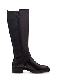 Bota alta de cuero negro con panel texturizado, cremallera lateral y correa ajustable. Incluye un tacón cuadrado y suela de goma para mayor tracción.