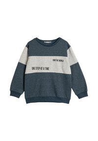 Szary i niebieski kolorowy sweter z tekstem "RUN THE WORLD" i "ONE STEP AT A TIME" z przodu. Długie rękawy, okrągły dekolt.