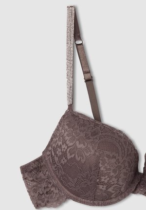 Reggiseno in pizzo marrone con coppe sagomate, caratterizzato da un motivo textured e una cinghia decorata con piccoli strass lucidi. Include spalline regolabili.