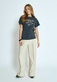 Desires Apdrukāts T-krekls - ebony grey