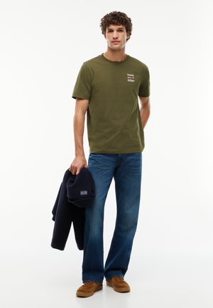 Tommy Hilfiger, CHEST GRAPHIC TEES ZALANDO EXCLUSIVE 2 PACK - T-shirt basique - black/huntsman green