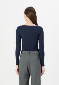 Hollister Co. EMEA FLAT SEAMLESS BOAT NECK - Ilgarankovis viršutinės dalies drabužis - navy