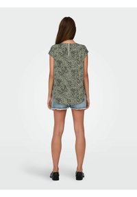 ONLY ONLVIC AOP  - Camiseta estampada - seagrass